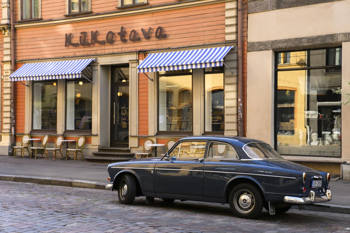 Kafejnīcas CENTRUS tuvumā piedāvā eklērus, kruasānus, kafiju un patīkamu atmosfēru draugu kompānijā Rīgas centrā.