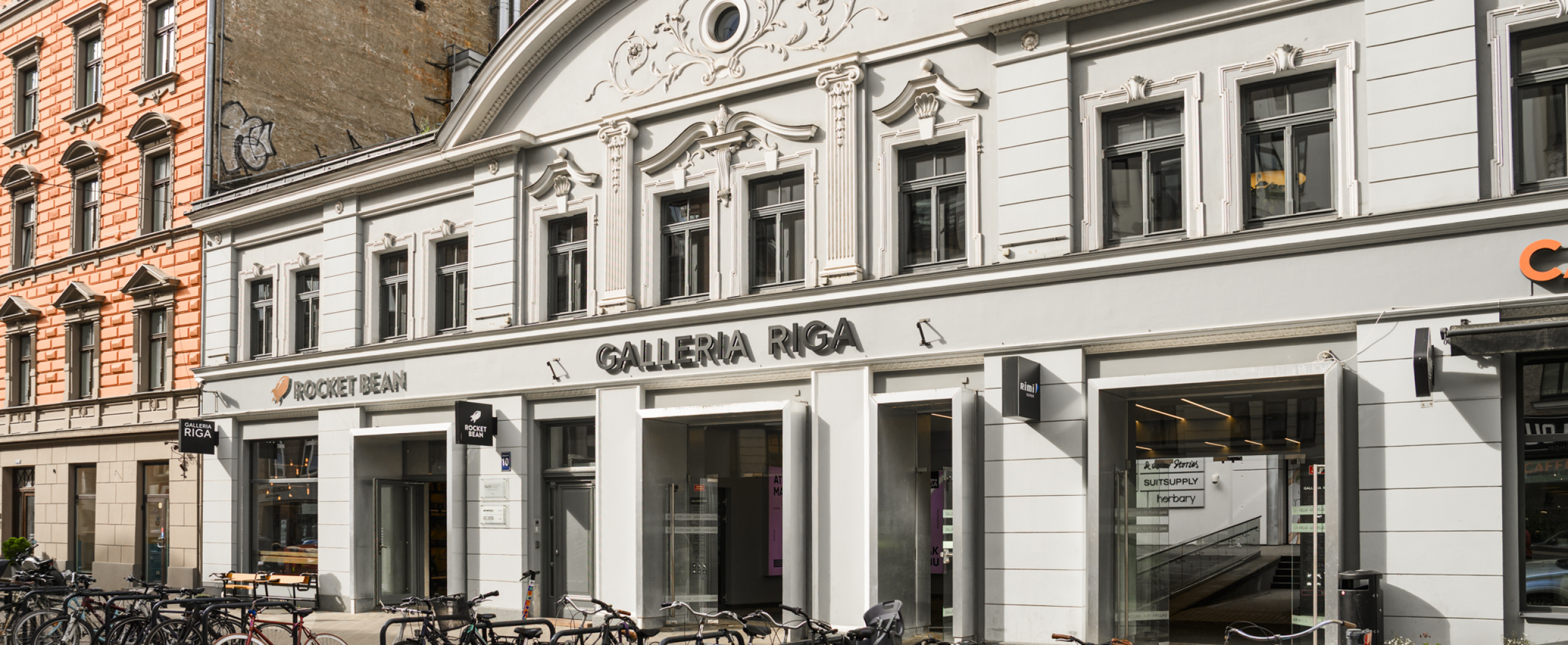 A cozy city view of Riga’s center with parks, streets, and historical buildings surrounding the CENTRUS quarter.